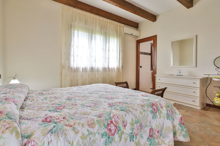 Room 20 of 24