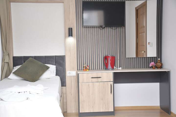 Room 15 of 28