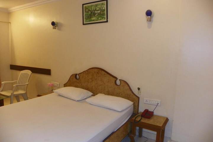 Room 28 of 44