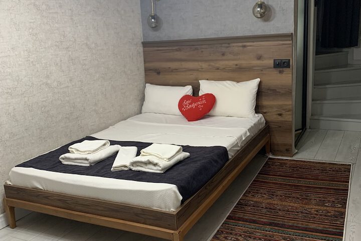 Room 10 of 29