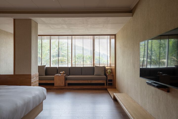 Room 8 of 114