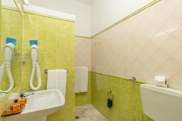 Room 14 of 60