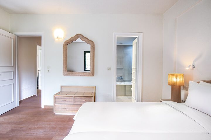 Room 15 of 106