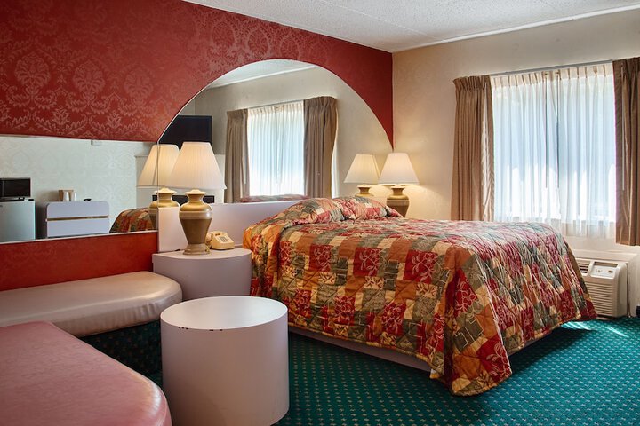 1 Queen Bed (7 of 22)