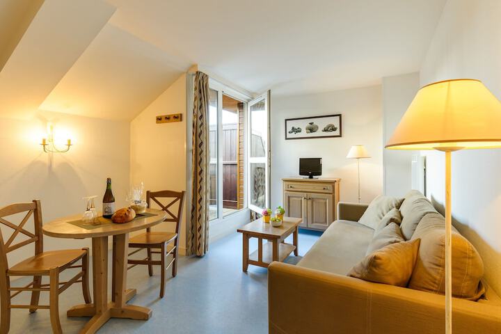 Room 8 of 28