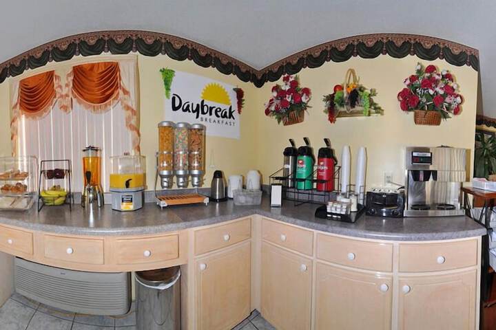 Breakfast/Coffee Service 20 of 29