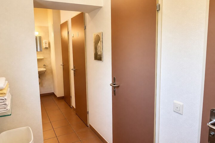 Room 17 of 31