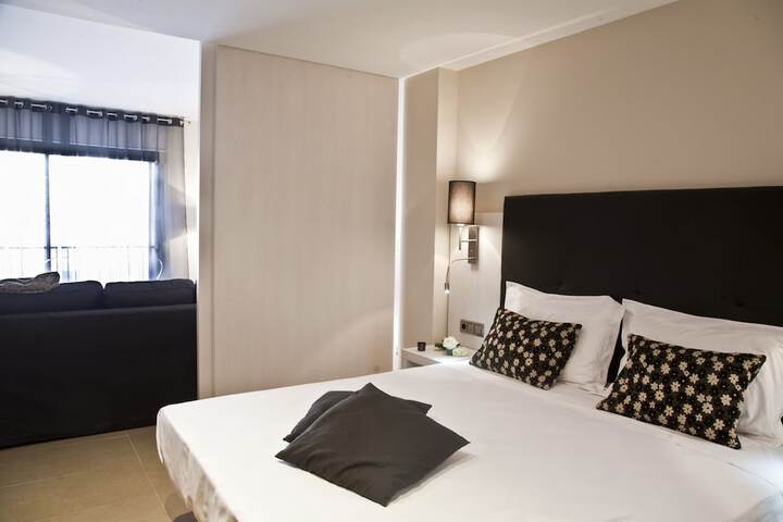 Room 9 of 32