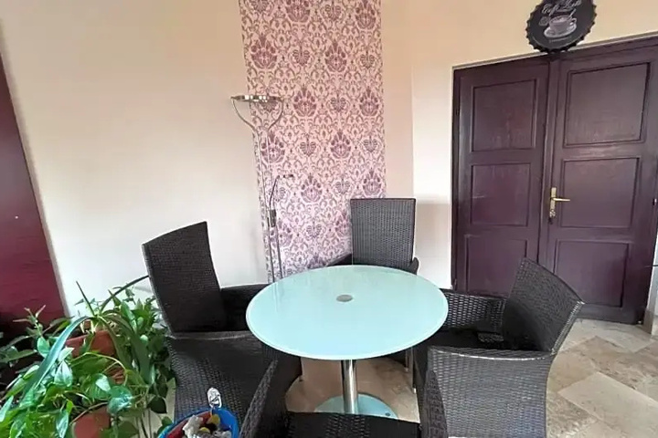 Room 9 of 19