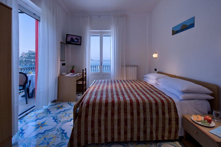Room 5 of 87