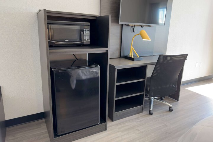 Room 11 of 28