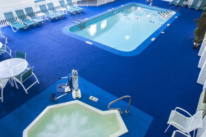 Indoor spa tub