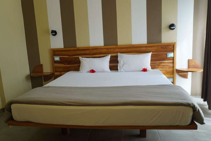 Room 25 of 49