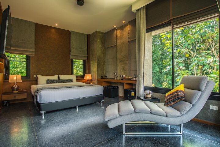 Room 13 of 38
