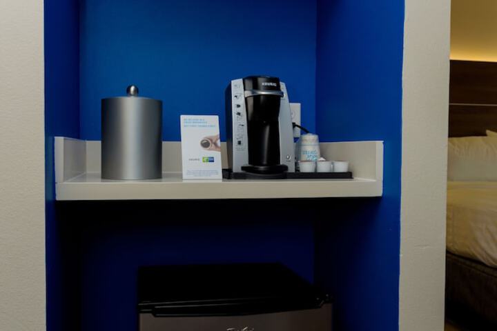 Mini-refrigerator