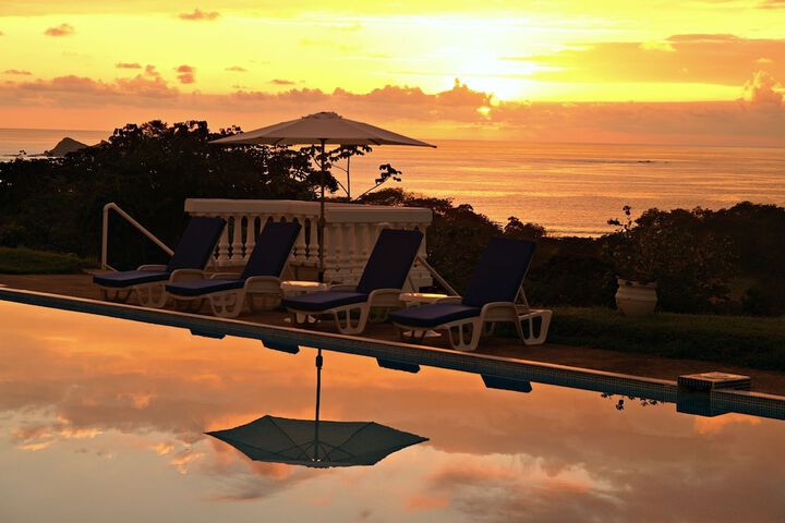 Hotel Pool