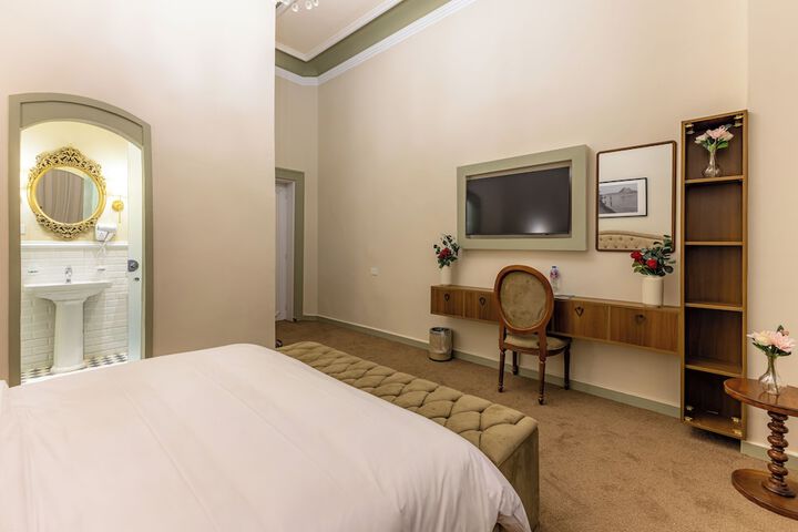 Room 11 of 24