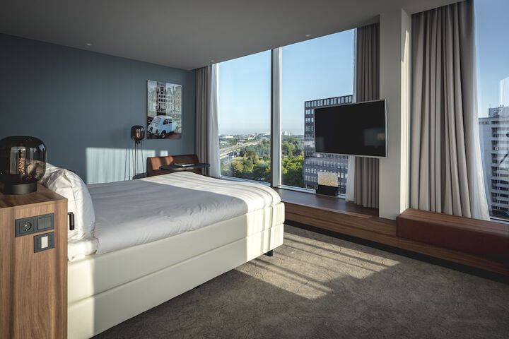 Room 14 of 77