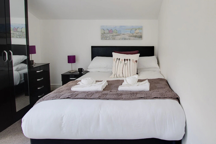 Room 4 of 7