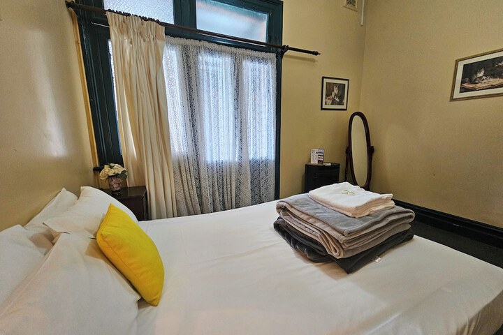 Room 2 of 30