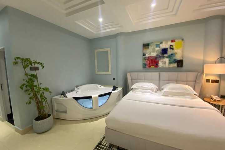 Room 5 of 33