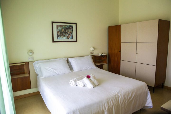 Room 17 of 46