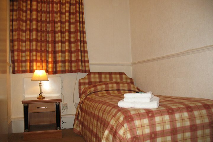 Room 11 of 32