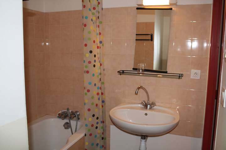 Room 10 of 19
