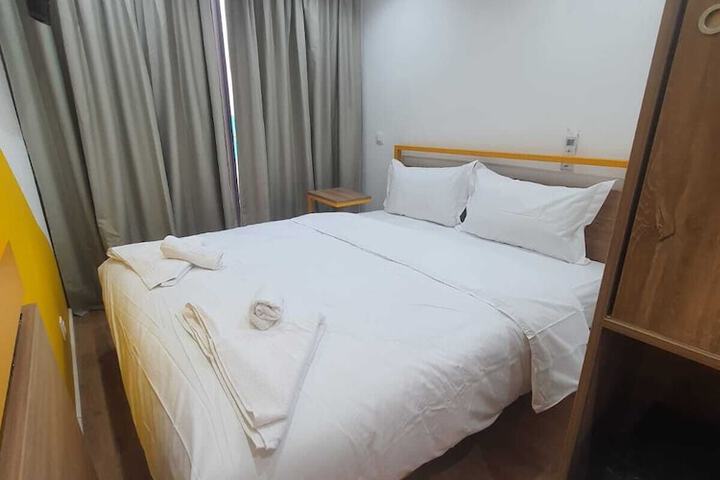 Room 10 of 18