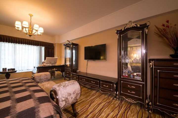 Room 21 of 32