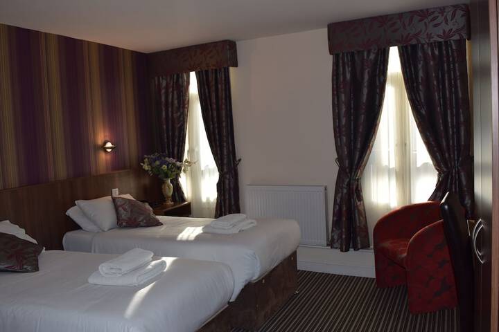 Room 5 of 33
