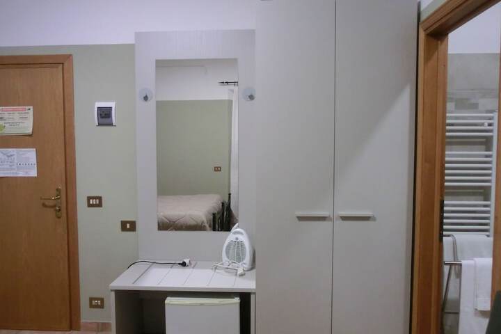 Room 34 of 98