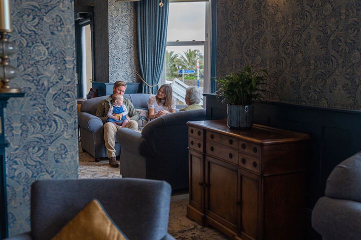 Lounge 195 of 256