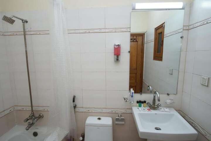 Room 33 of 48
