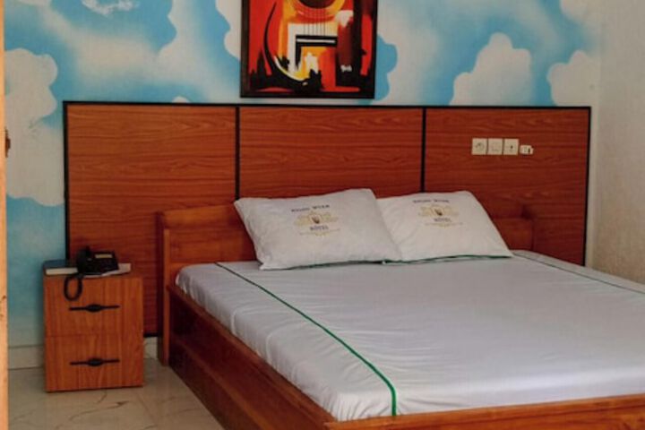 Room 16 of 285