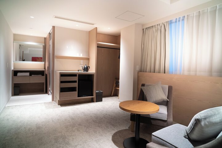 Room 32 of 68