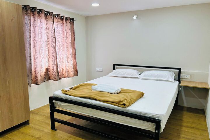 Room 6 of 14