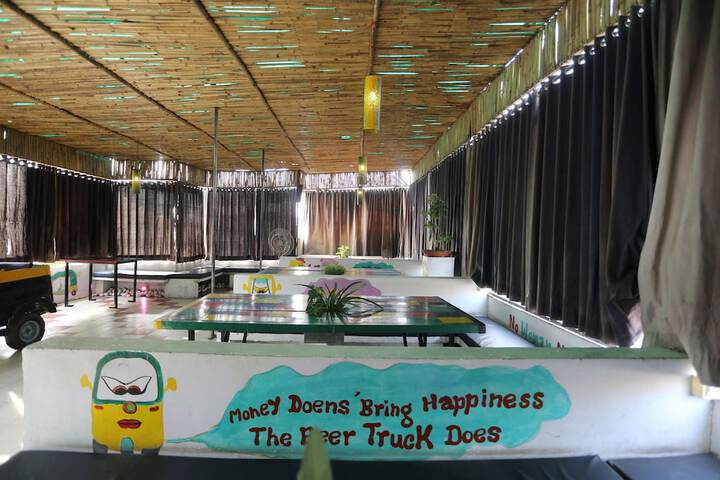 Ballroom/Hall 15 of 19