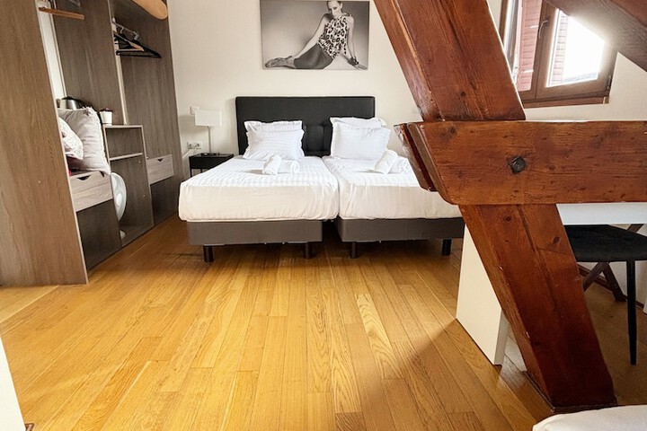 Room 10 of 47