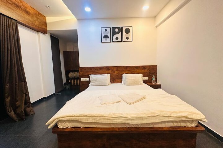 Room 3 of 34