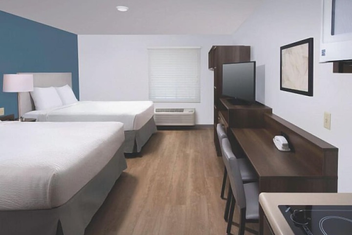 Suite Queen Bed (1 of 3)