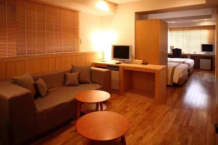 Room 8 of 32