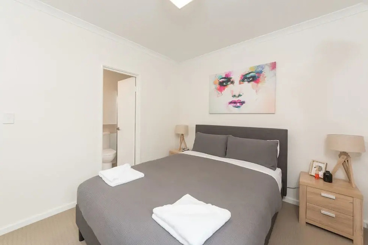 Room 4 of 11