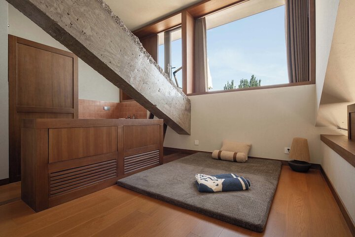 Room 2 of 79