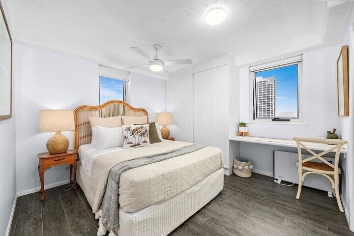 Room 21 of 102