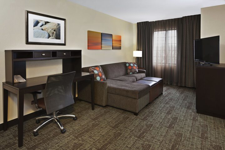 1 Queen Bed Studio Suite Sofa Bed (18 of 18)