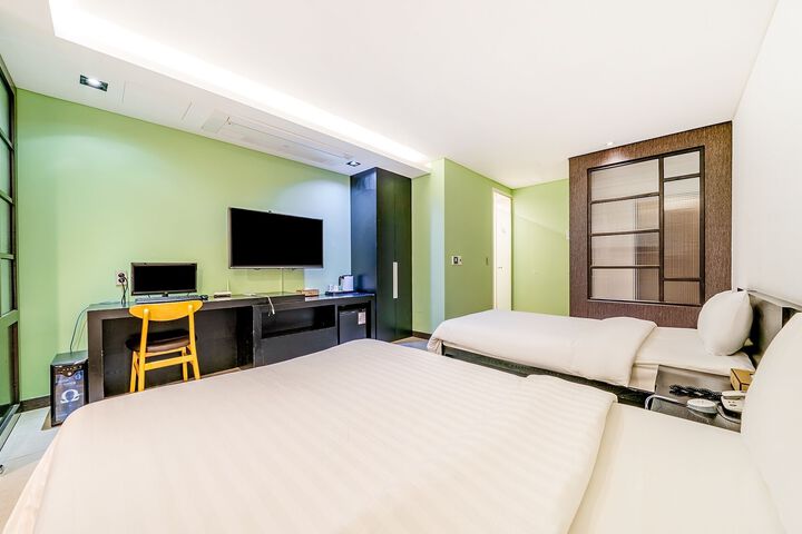 Room 75 of 176