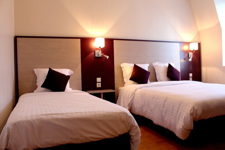 Room 4 of 61