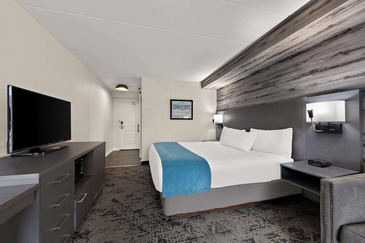 Room 13 of 76