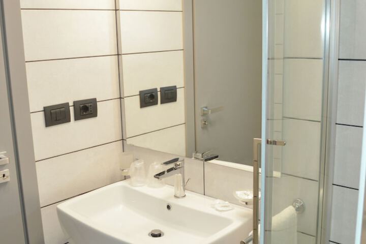 Room 15 of 17